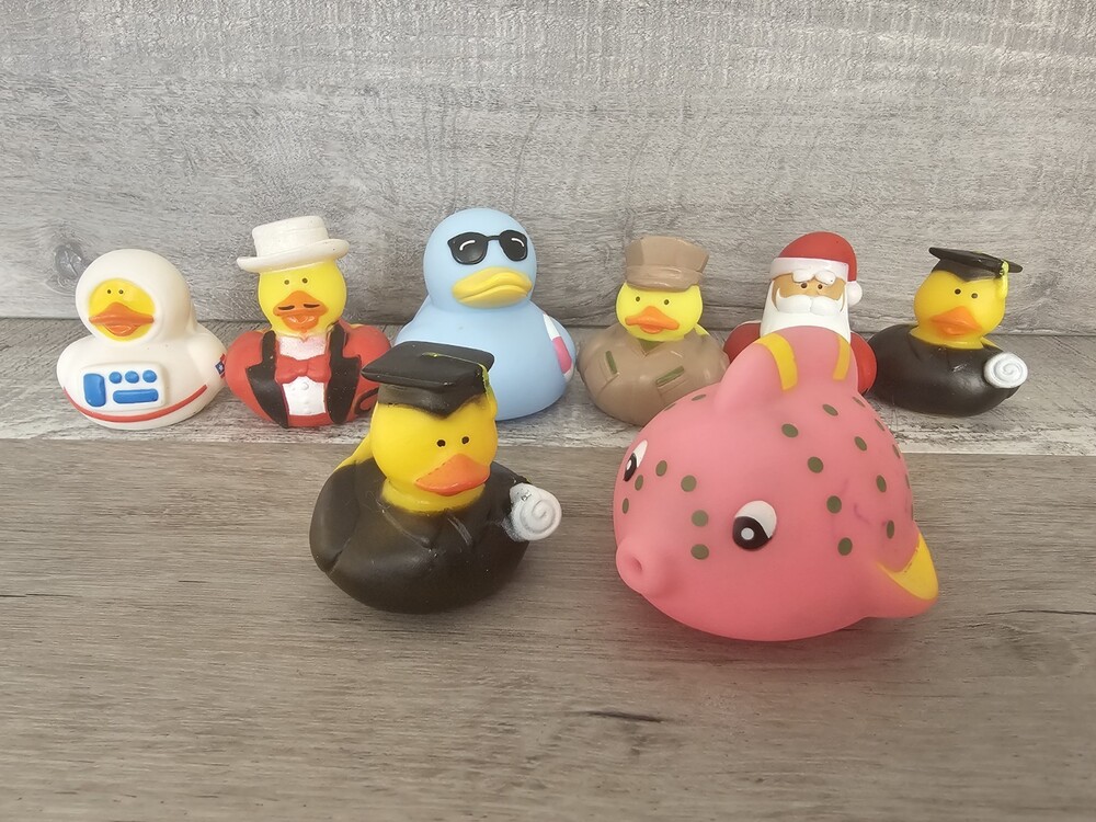 Mixed Lot Of 8 Rubber Ducks Duckies Fish Graduation Santa Soldier Astronaut